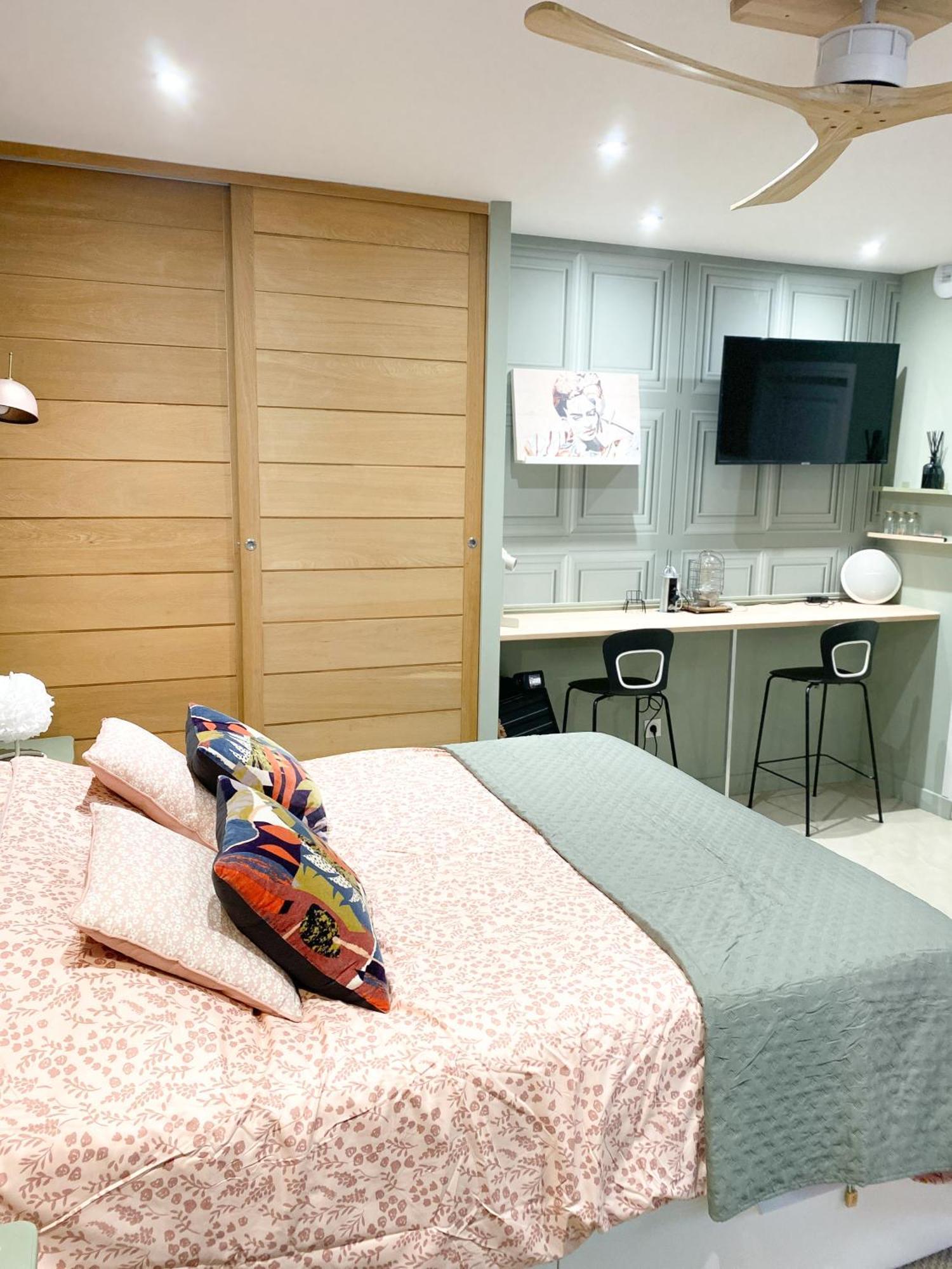 Chic Et Romantique Lyon Apartment